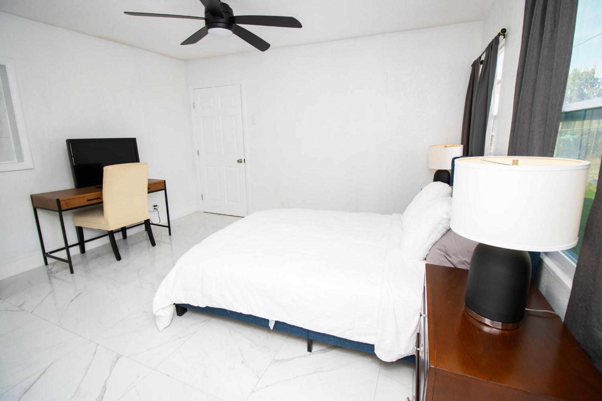 Shared Home - Close To The Beach Riviera Beach Exteriör bild