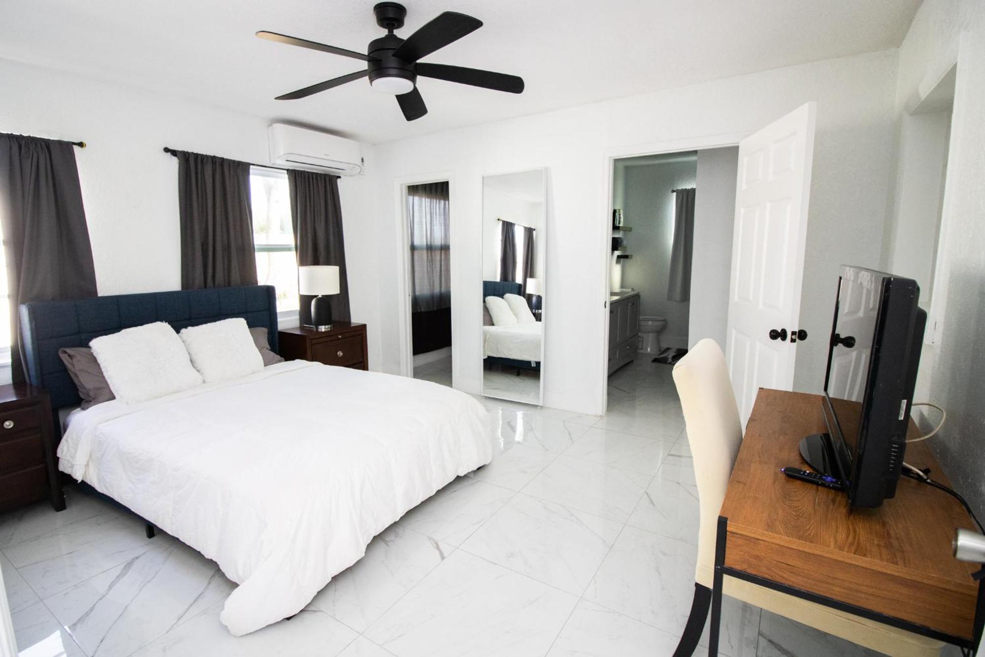 Shared Home - Close To The Beach Riviera Beach Exteriör bild