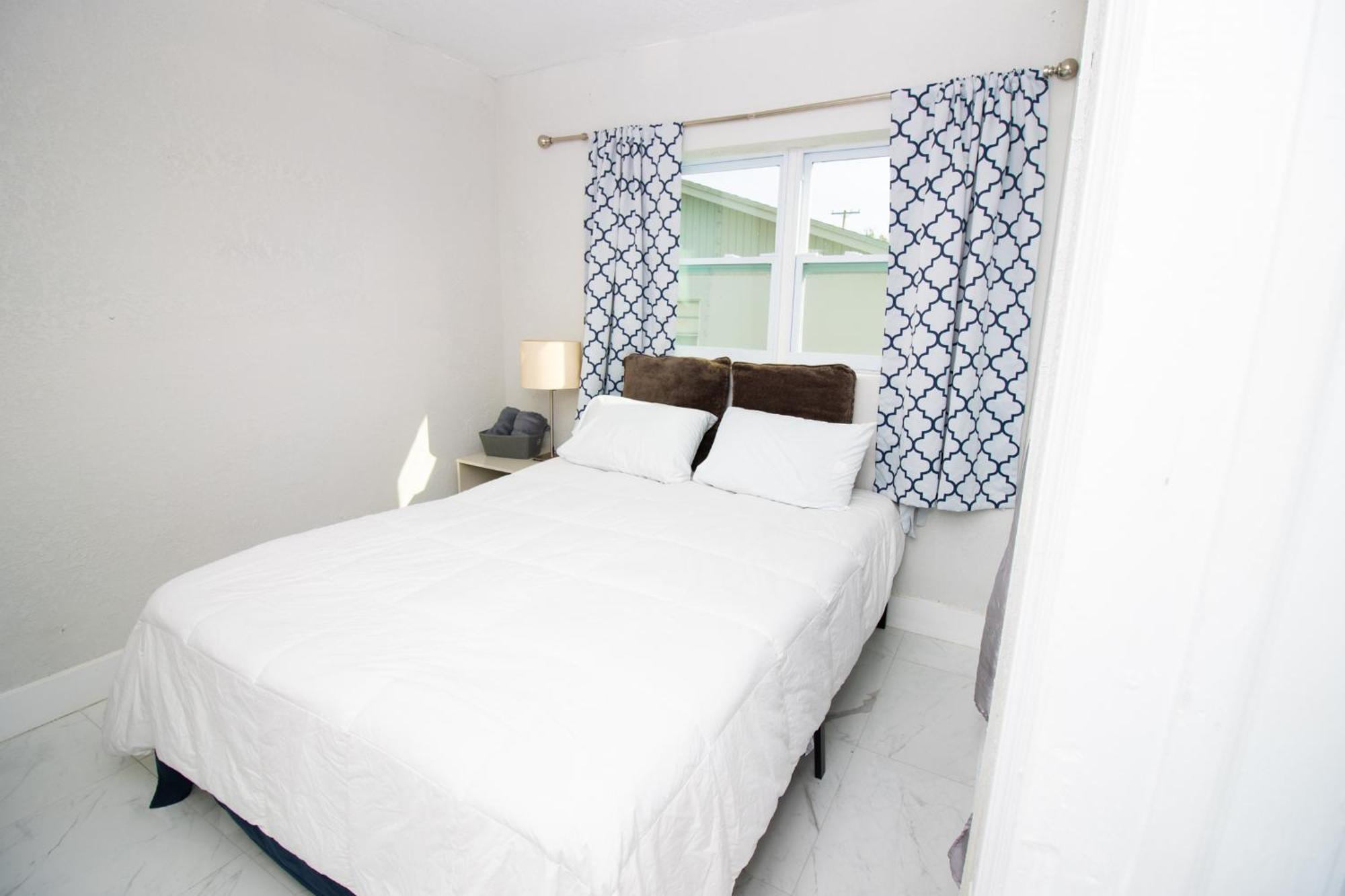 Shared Home - Close To The Beach Riviera Beach Exteriör bild