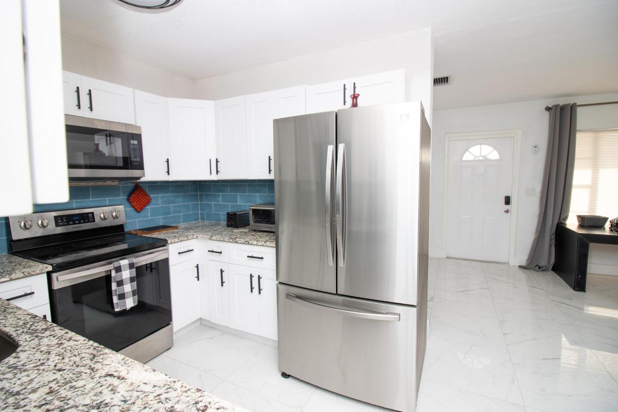 Shared Home - Close To The Beach Riviera Beach Exteriör bild