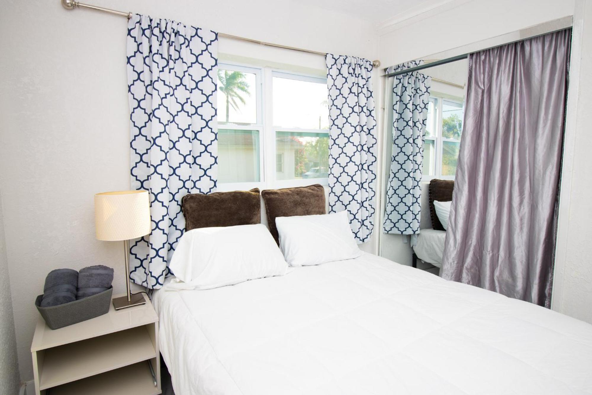 Shared Home - Close To The Beach Riviera Beach Exteriör bild